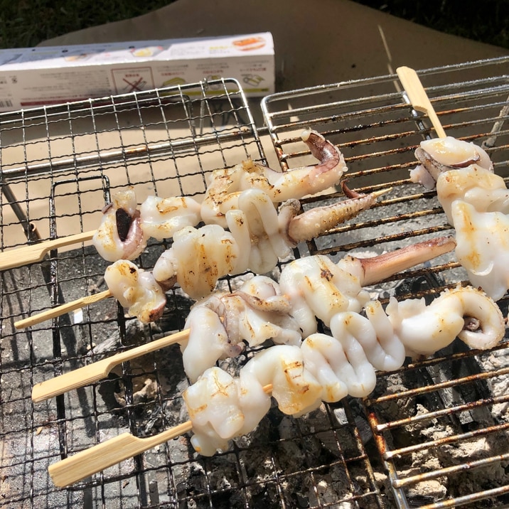 キャンプ飯♪イカの炭火焼き♪ニンニクバター醤油で